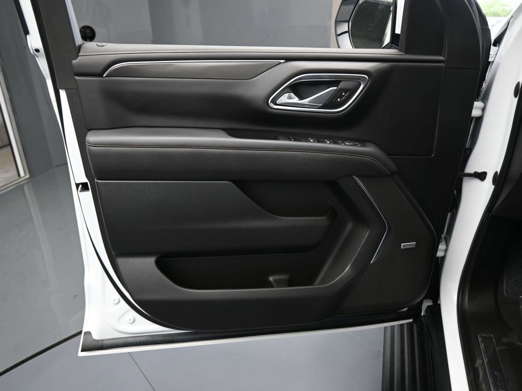 Used 2023 GMC Yukon XL AT4 image 13