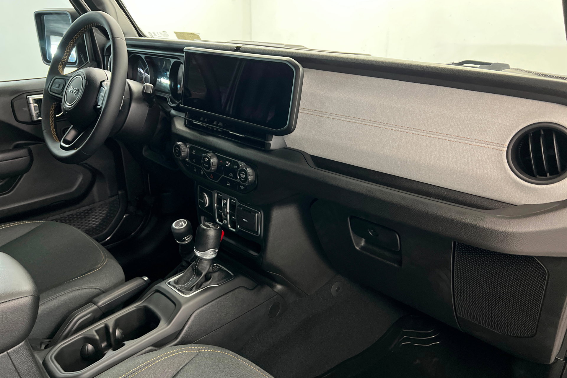 Certified 2024 Jeep Wrangler Sport S image 23