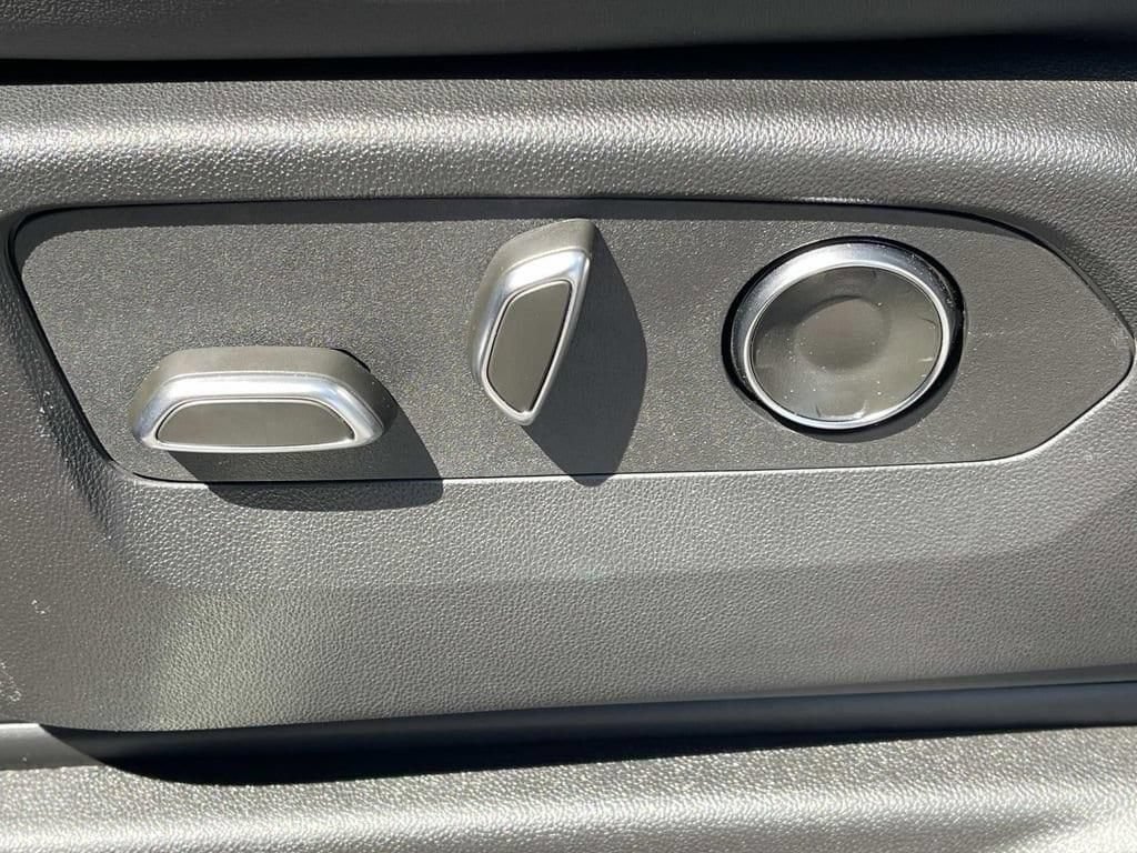 Certified 2025 Cadillac Escalade Sport AWD/4WD image 26