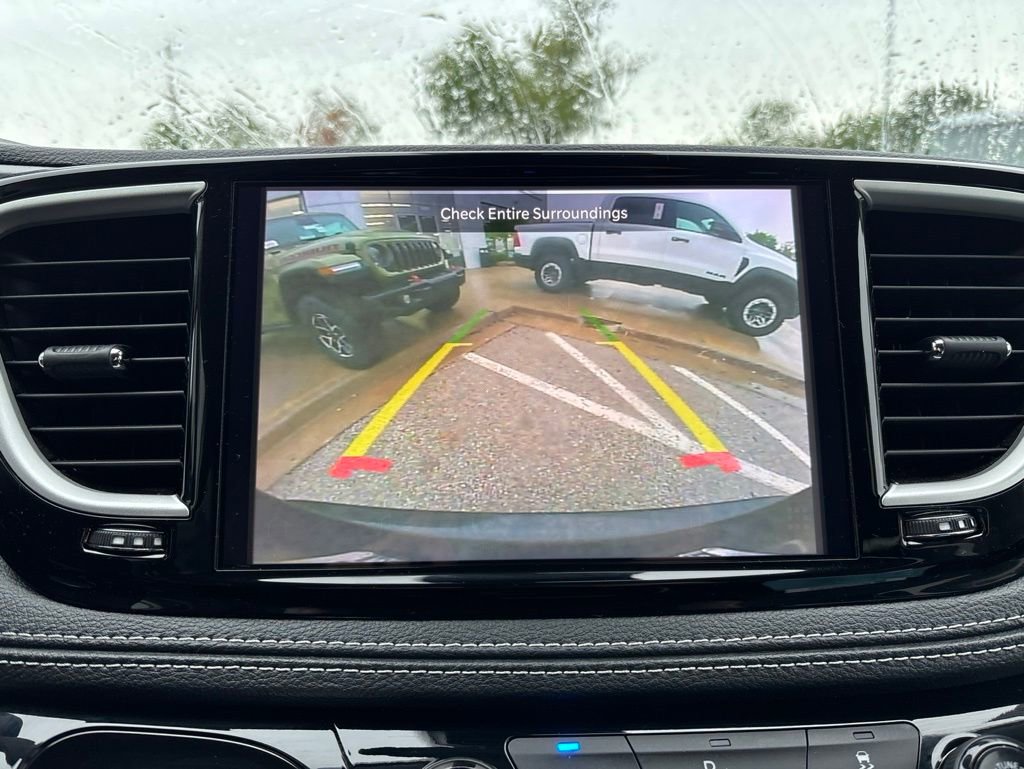 Used 2023 Chrysler Pacifica Touring-L FWD image 57
