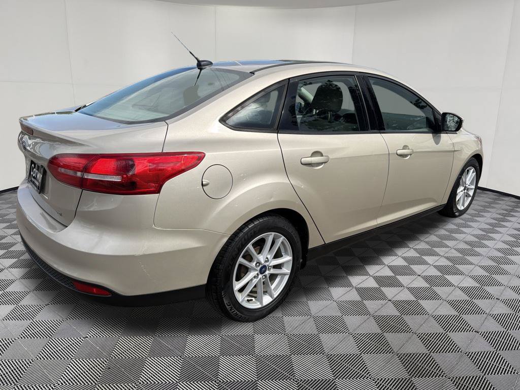 Used 2017 Ford Focus SE w/ Cold Weather Package FWD image 7