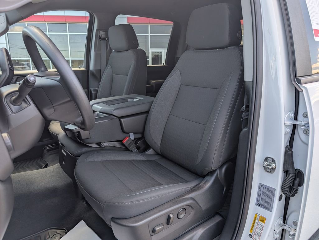 Used 2025 Chevrolet Silverado 2500 Custom w/ Custom Value Package image 13