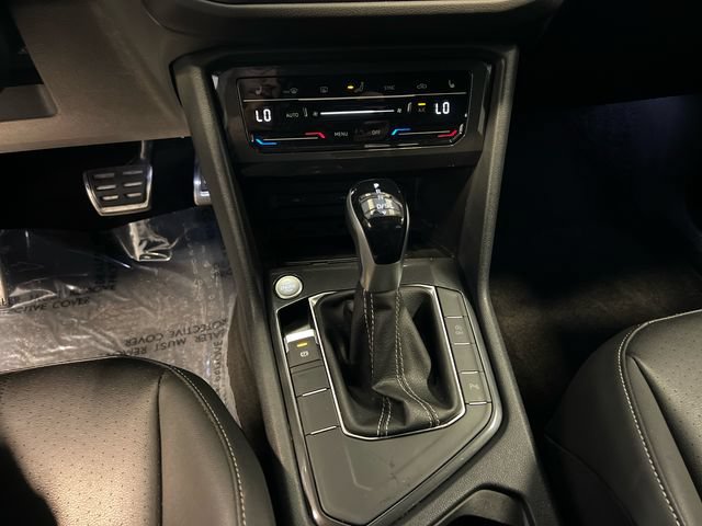 Certified 2023 Volkswagen Tiguan SE R-Line FWD image 27