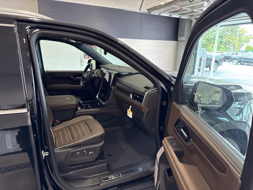 New 2026 GMC Yukon XL Denali Ultimate w/ LPO, Floor Liner Package AWD/4WD image 12