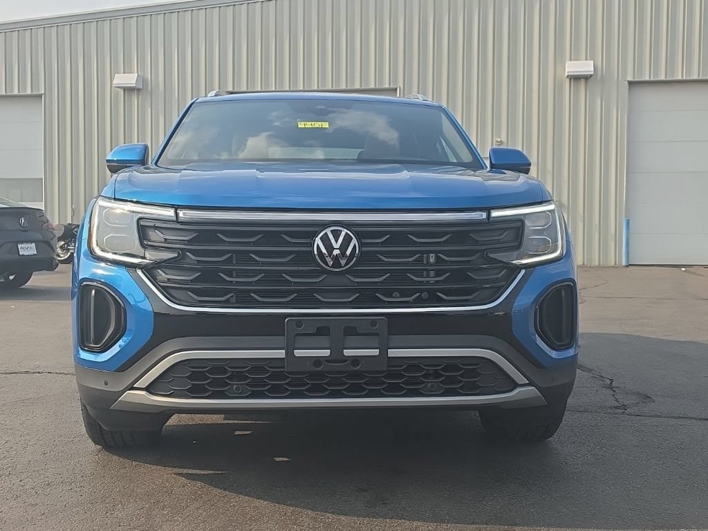 Used 2024 Volkswagen Atlas Cross Sport SE w/ Panoramic Sunroof Package AWD/4WD image 2