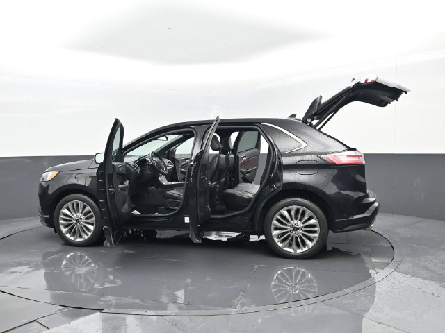 Used 2020 Ford Edge Titanium w/ Equipment Group 301A AWD/4WD image 34