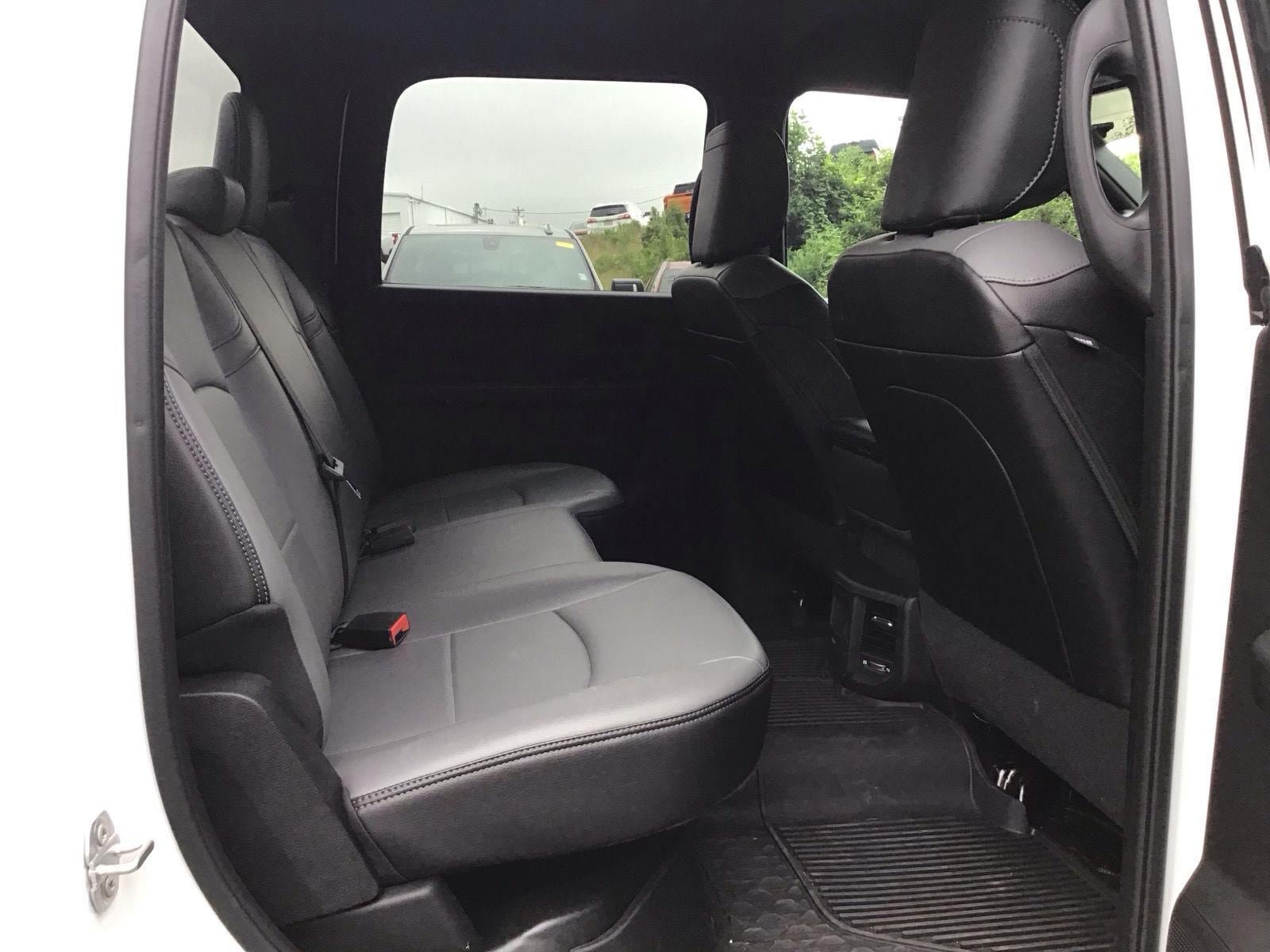 Used 2022 RAM 2500 Tradesman w/ Chrome Appearance Group AWD/4WD image 4
