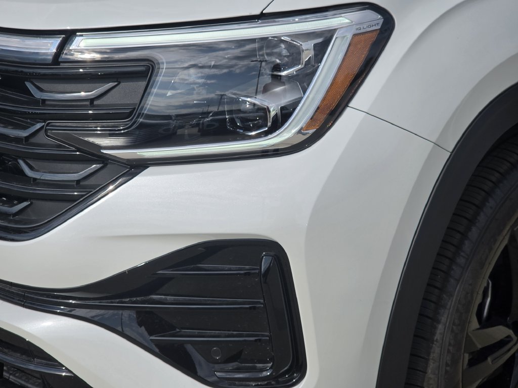 New 2026 Volkswagen Atlas Cross Sport SEL R-Line AWD/4WD image 6