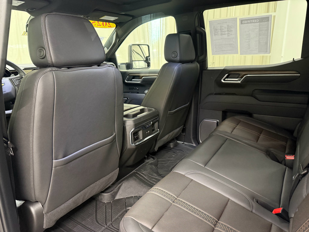 Certified 2025 Chevrolet Silverado 1500 High Country w/ High Country Premium Package AWD/4WD image 19