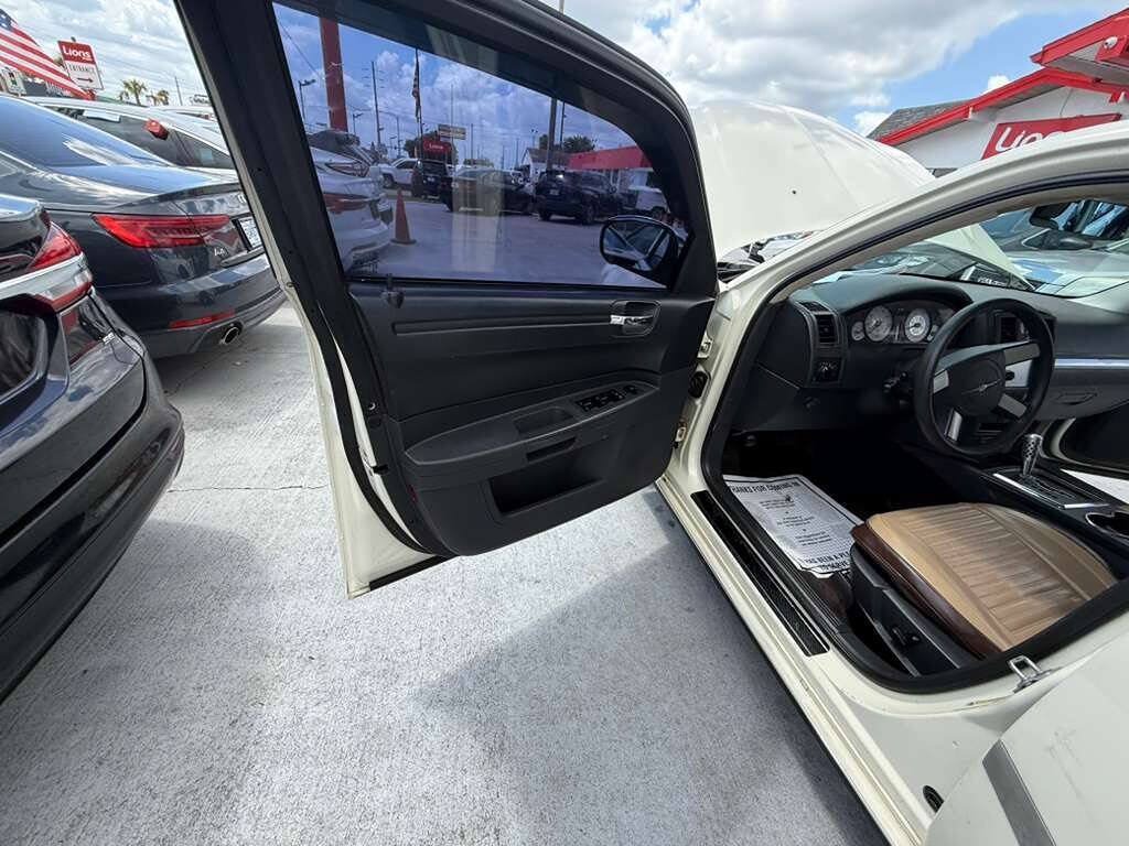 Used 2008 Chrysler 300 LX RWD image 16