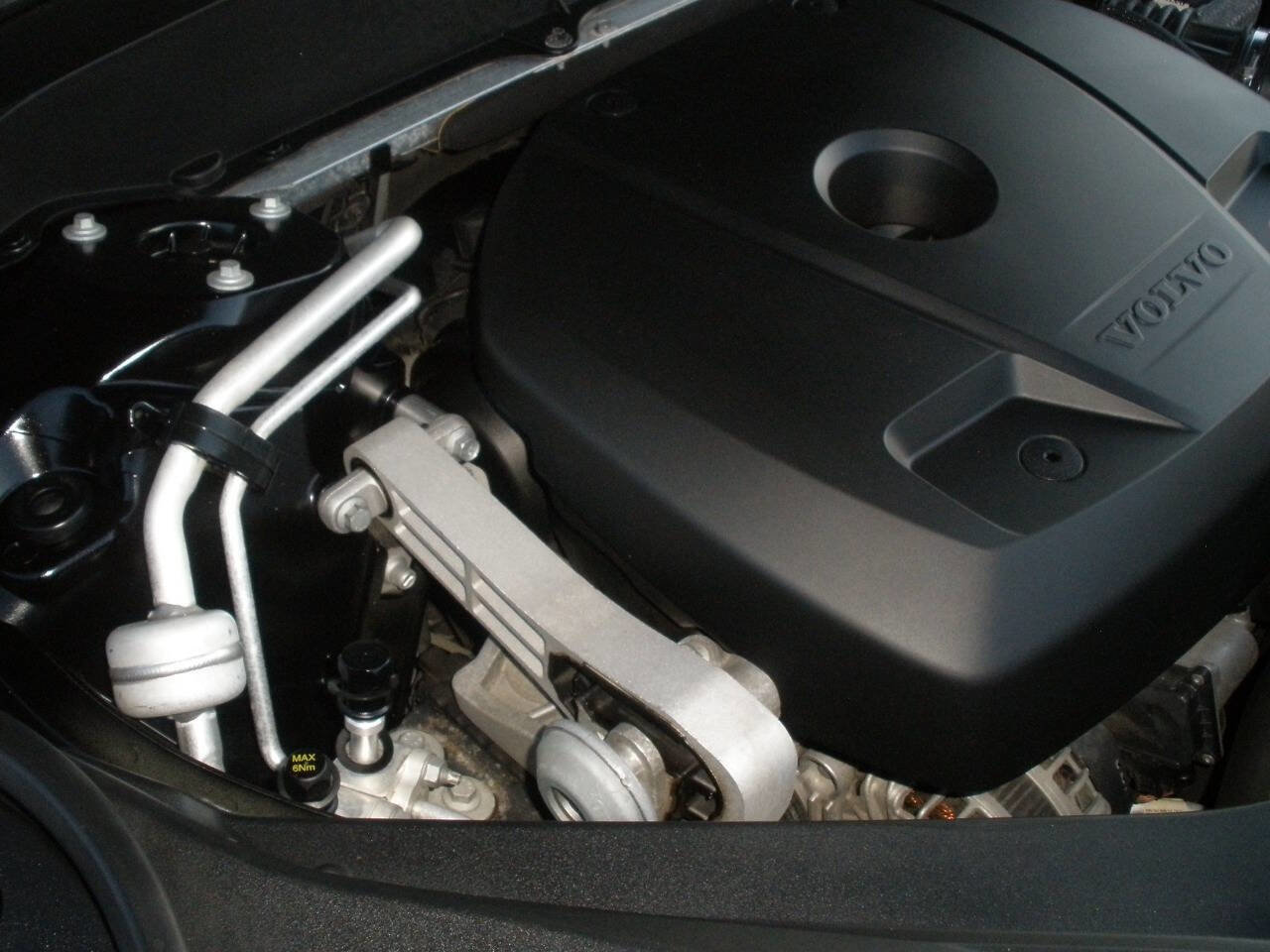 Used 2018 Volvo XC90 T6 Momentum w/ Convenience Package image 16