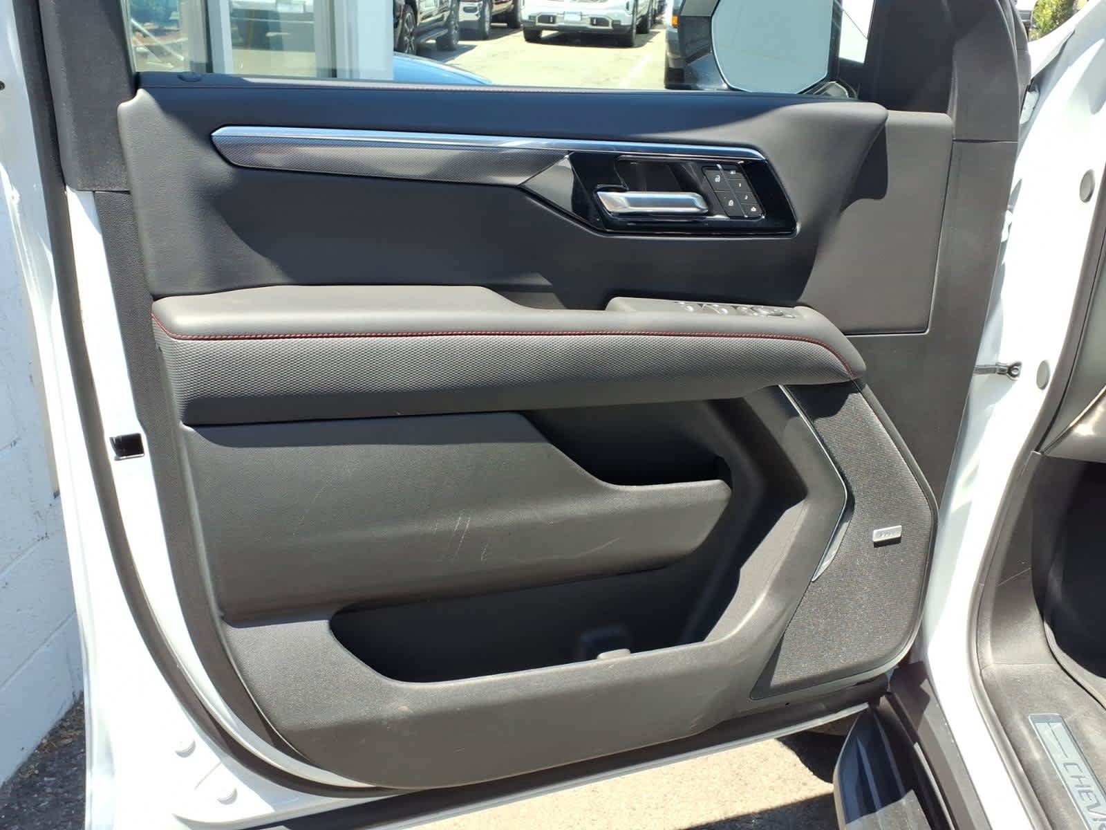 Certified 2026 Chevrolet Suburban RST w/ Advanced Technology Package AWD/4WD image 10