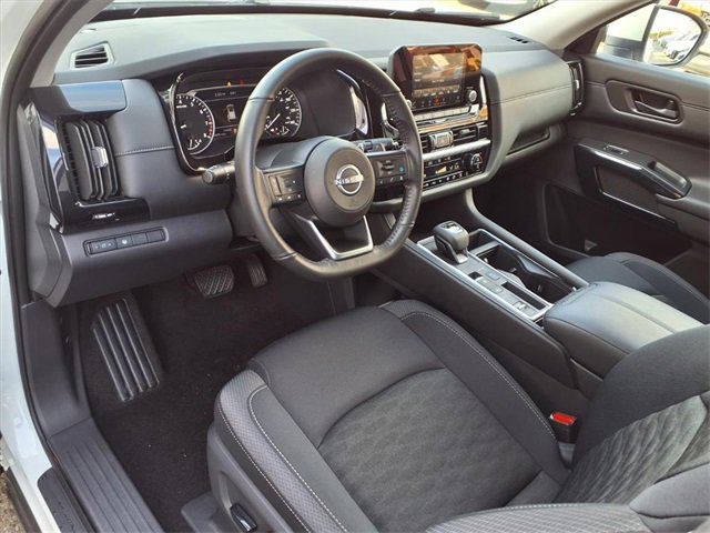 Certified 2024 Nissan Pathfinder SV image 4