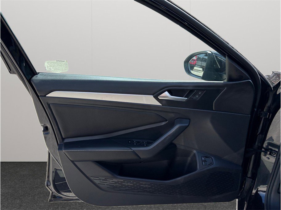 Used 2022 Volkswagen Jetta Sport image 15