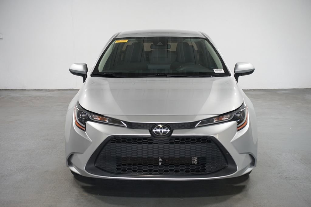Used 2022 Toyota Corolla LE image 2