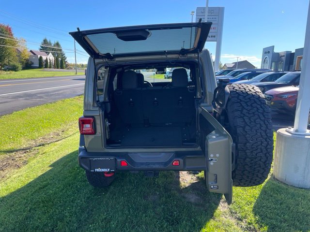 Used 2025 Jeep Wrangler Unlimited Rubicon w/ Convenience Group AWD/4WD image 13