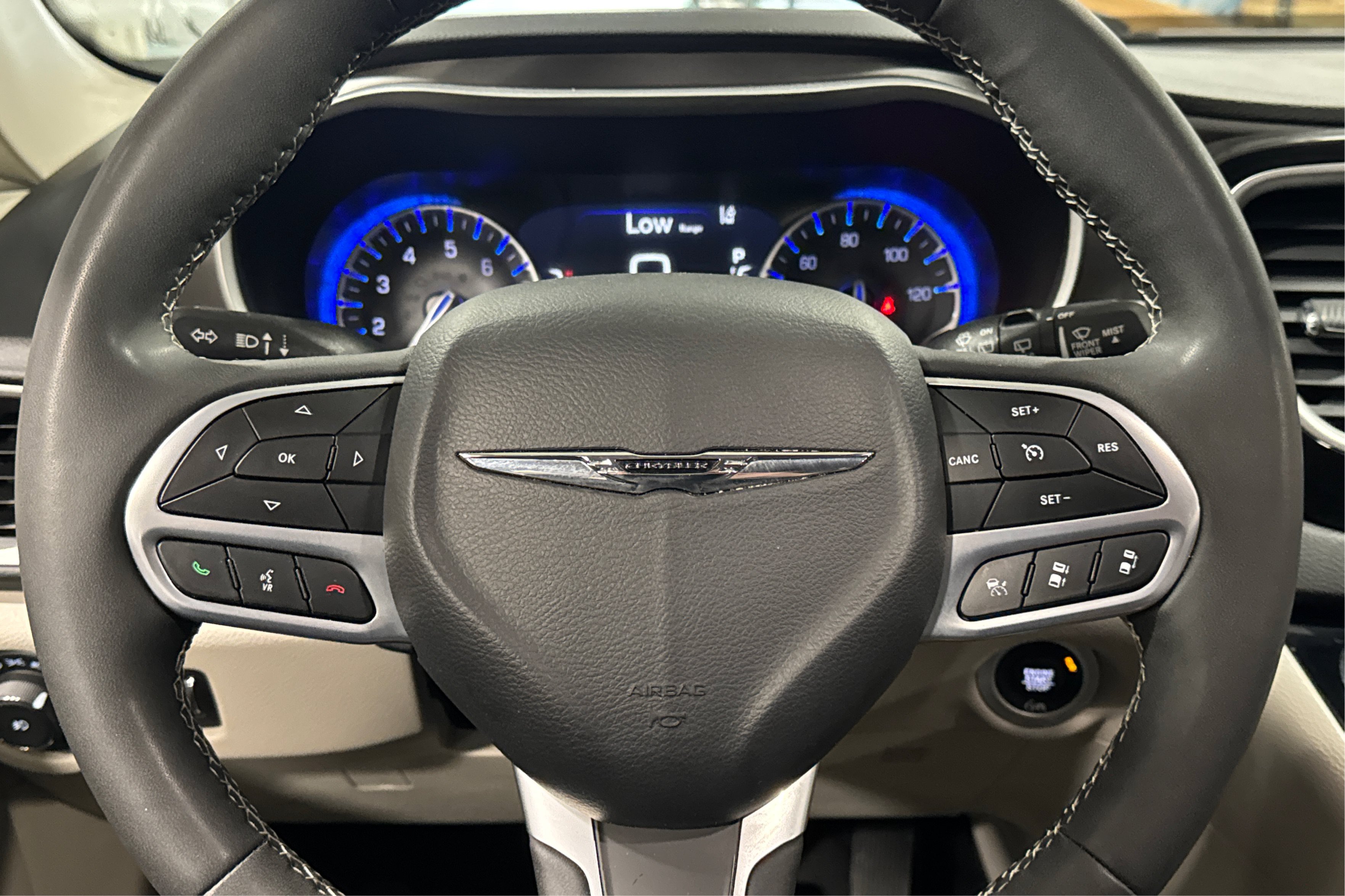 Used 2024 Chrysler Pacifica Touring-L FWD image 23