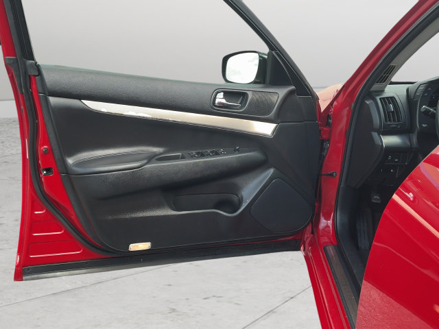 Used 2013 INFINITI G37 Journey RWD image 18