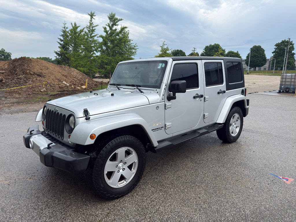 Used 2012 Jeep Wrangler Unlimited Sahara w/ Connectivity Group AWD/4WD image 2