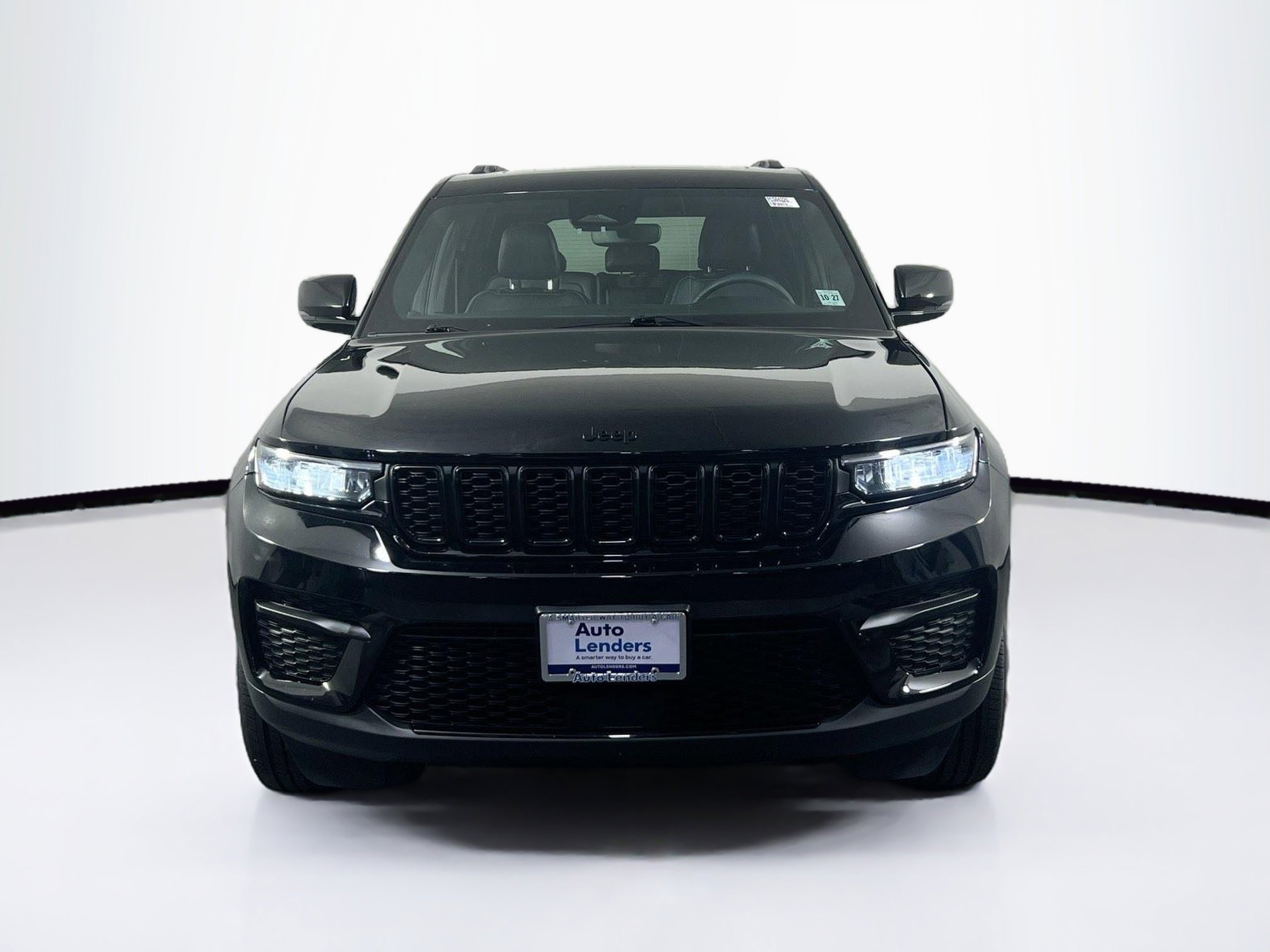 Used 2023 Jeep Grand Cherokee Altitude image 2