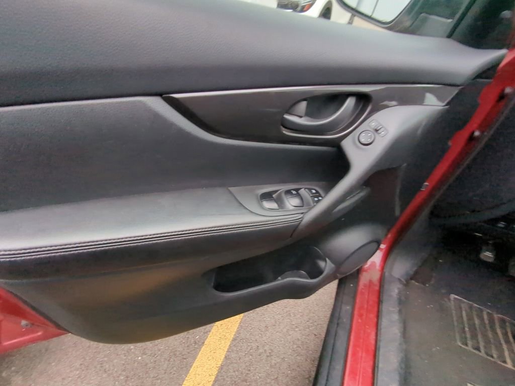 Used 2019 Nissan Rogue S AWD/4WD image 8