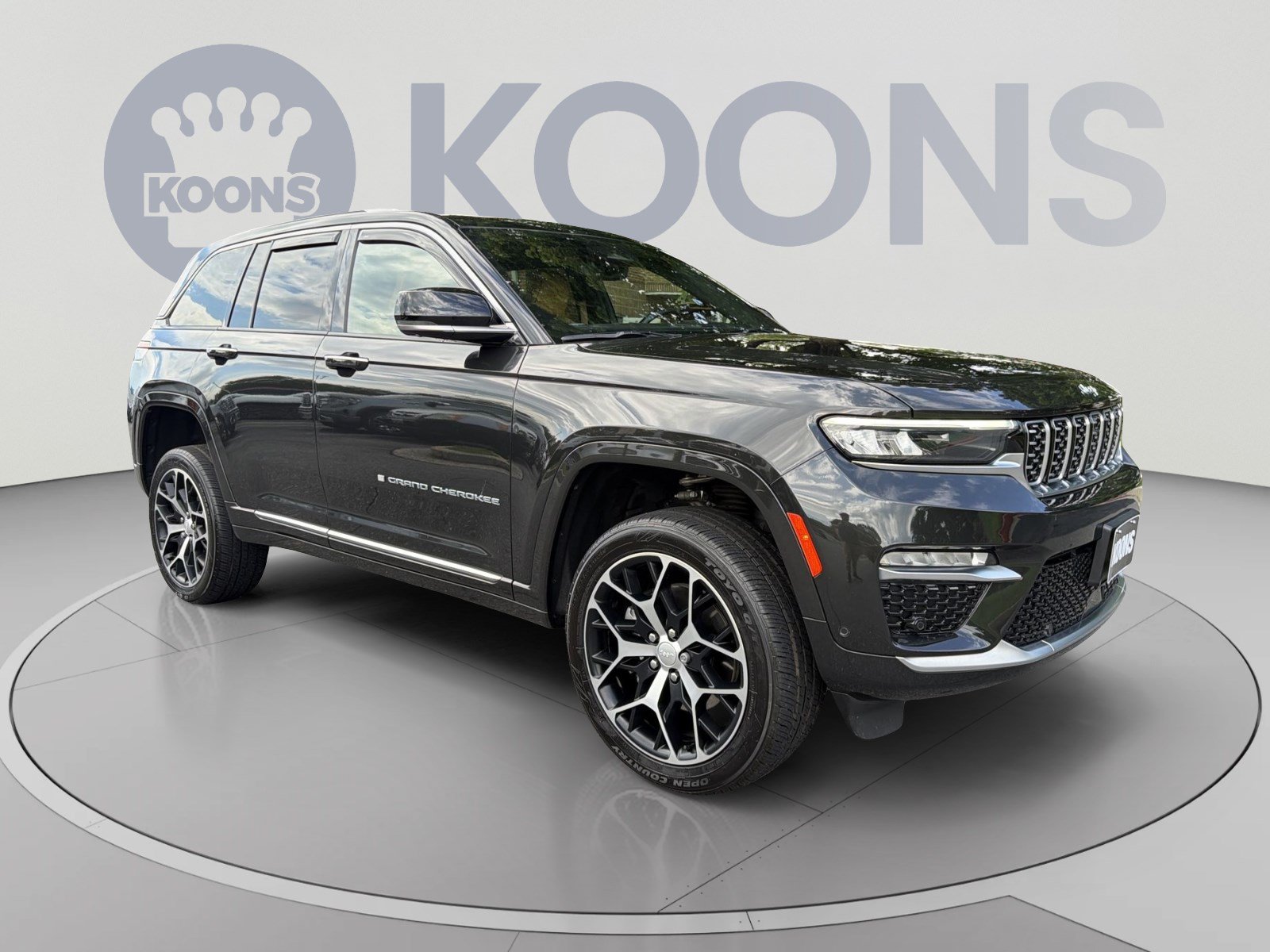 Used 2023 Jeep Grand Cherokee Summit AWD/4WD image 10