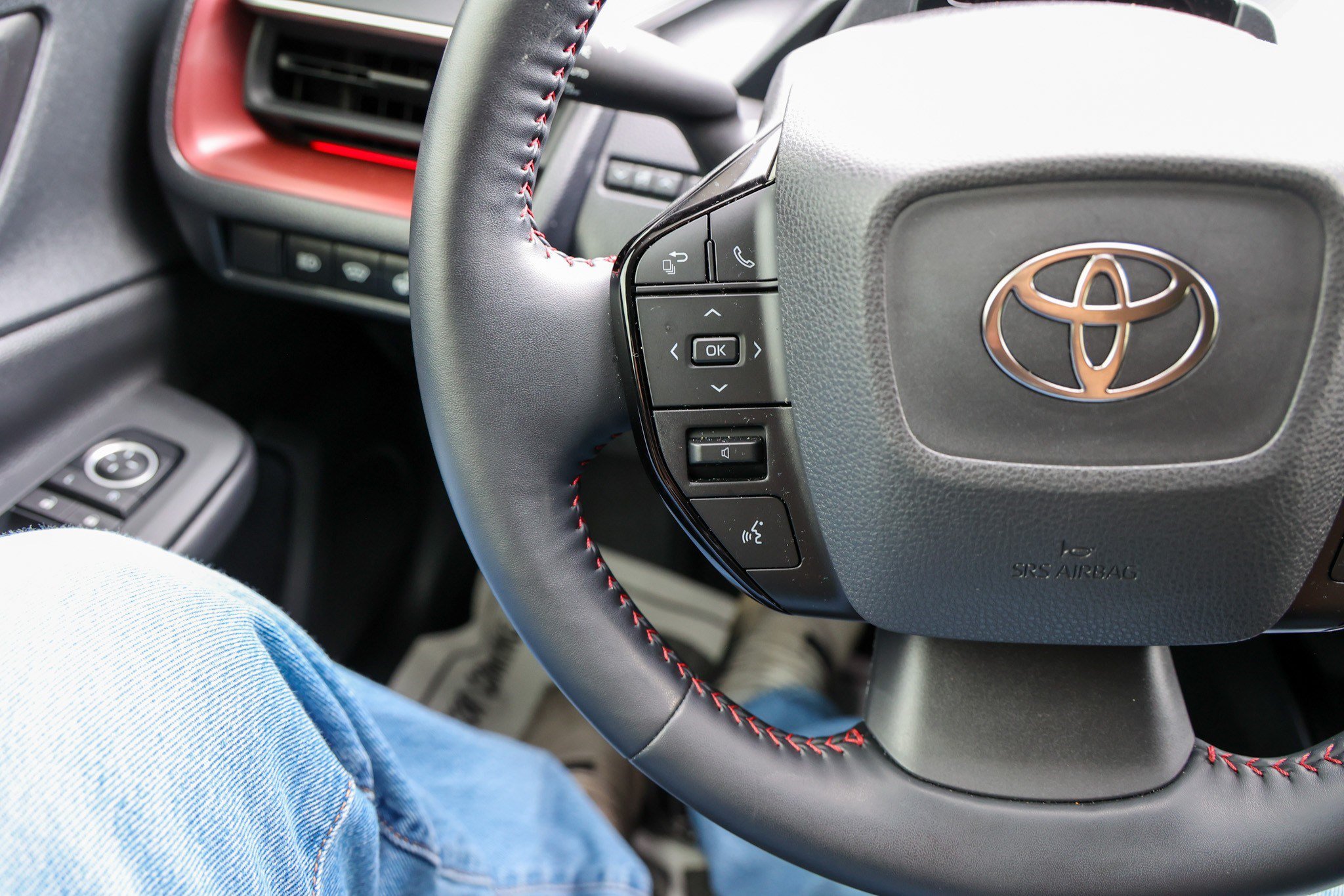 Certified 2026 Toyota Prius Plug-In Hybrid FWD image 18
