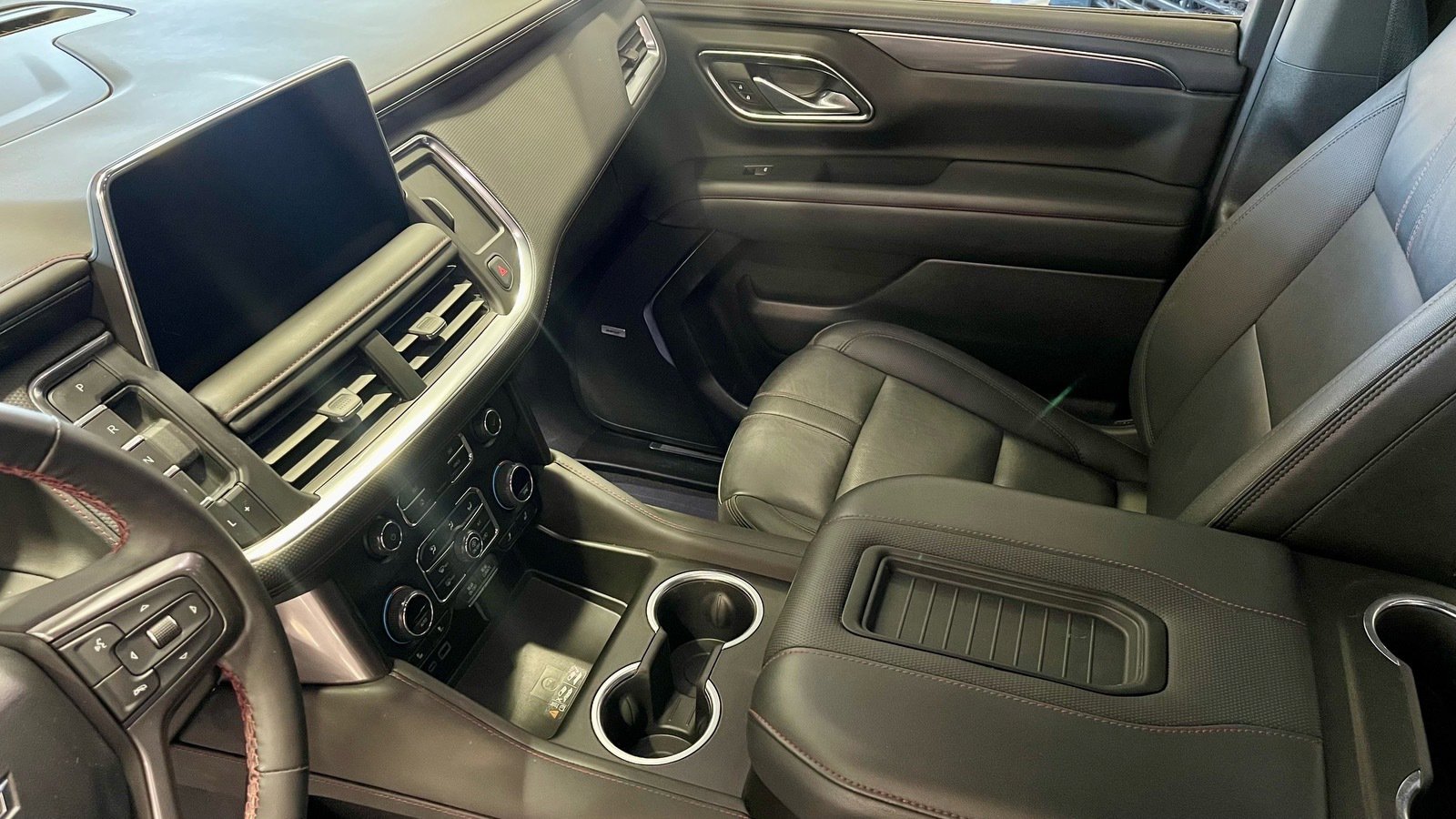 Used 2024 Chevrolet Suburban RST w/ Luxury Package image 28