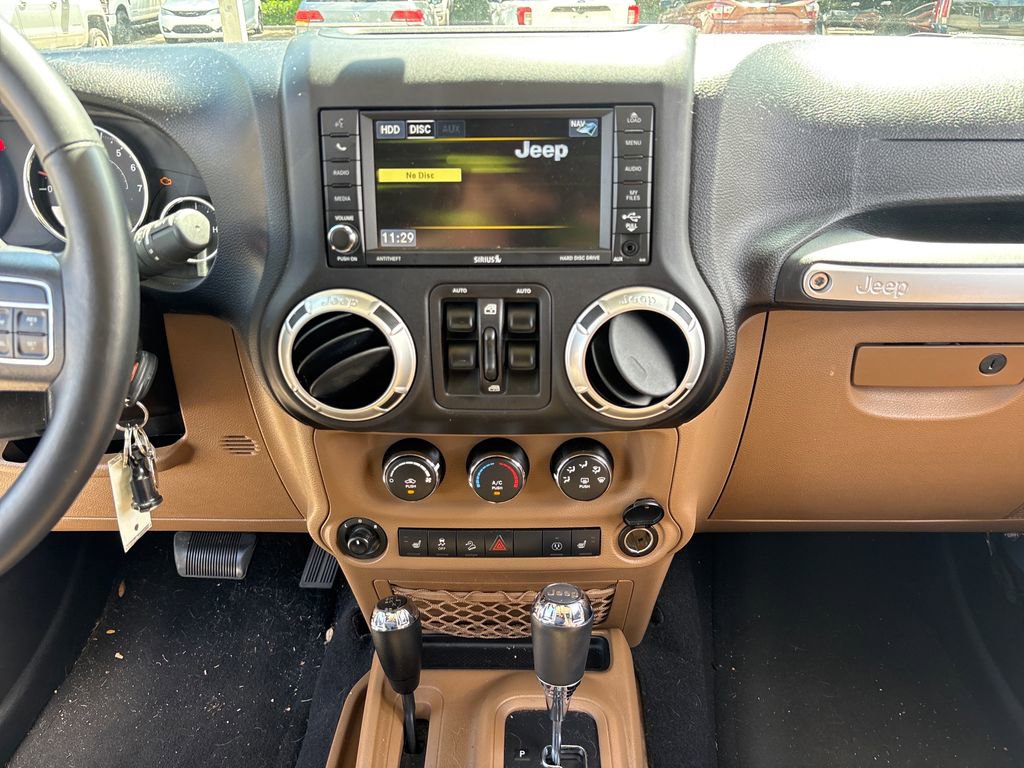 Used 2016 Jeep Wrangler Unlimited Sahara w/ Connectivity Group image 22