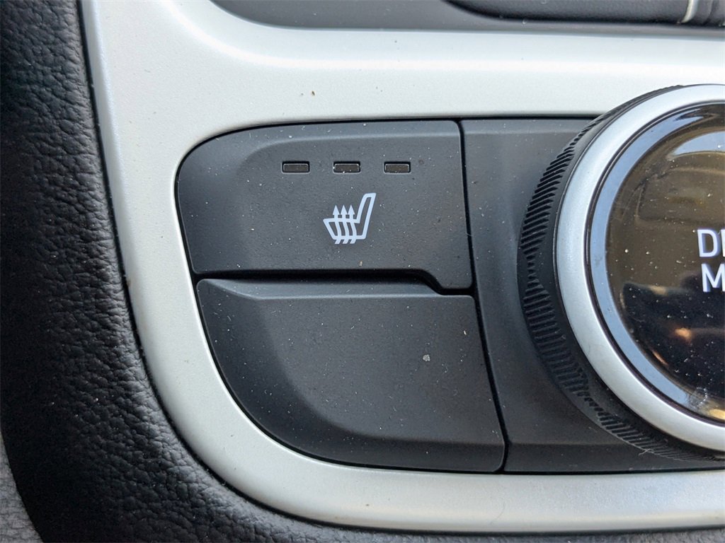 Used 2023 Hyundai Venue Limited image 20