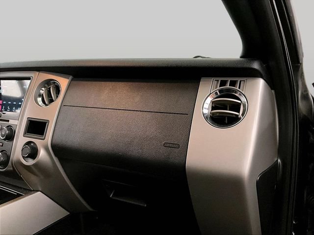 Used 2016 Ford Expedition XLT w/ Equipment Group 202A AWD/4WD image 16