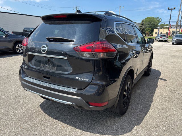 Used 2017 Nissan Rogue SV w/ Midnight Edition image 5