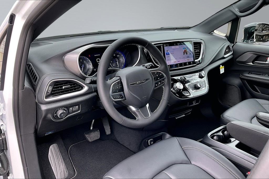 New 2026 Chrysler Pacifica Select FWD image 4