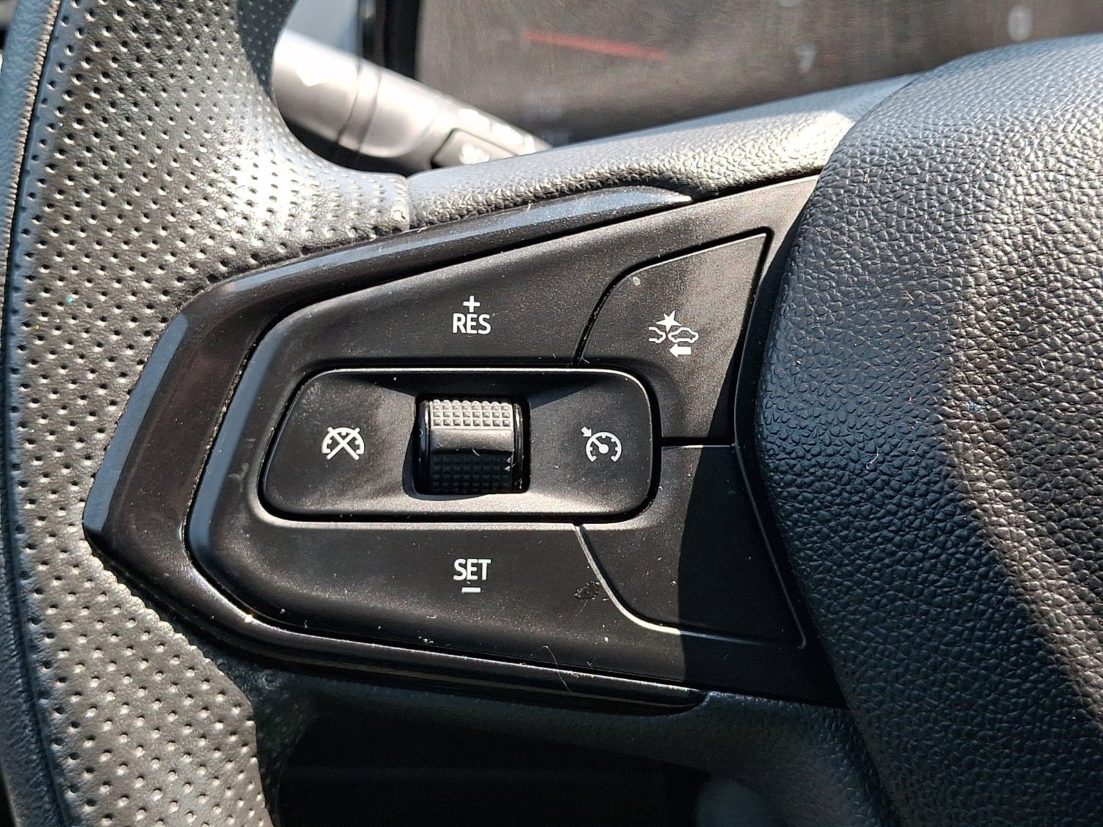 Used 2024 Chevrolet Trax LS w/ LS Convenience Package FWD image 22