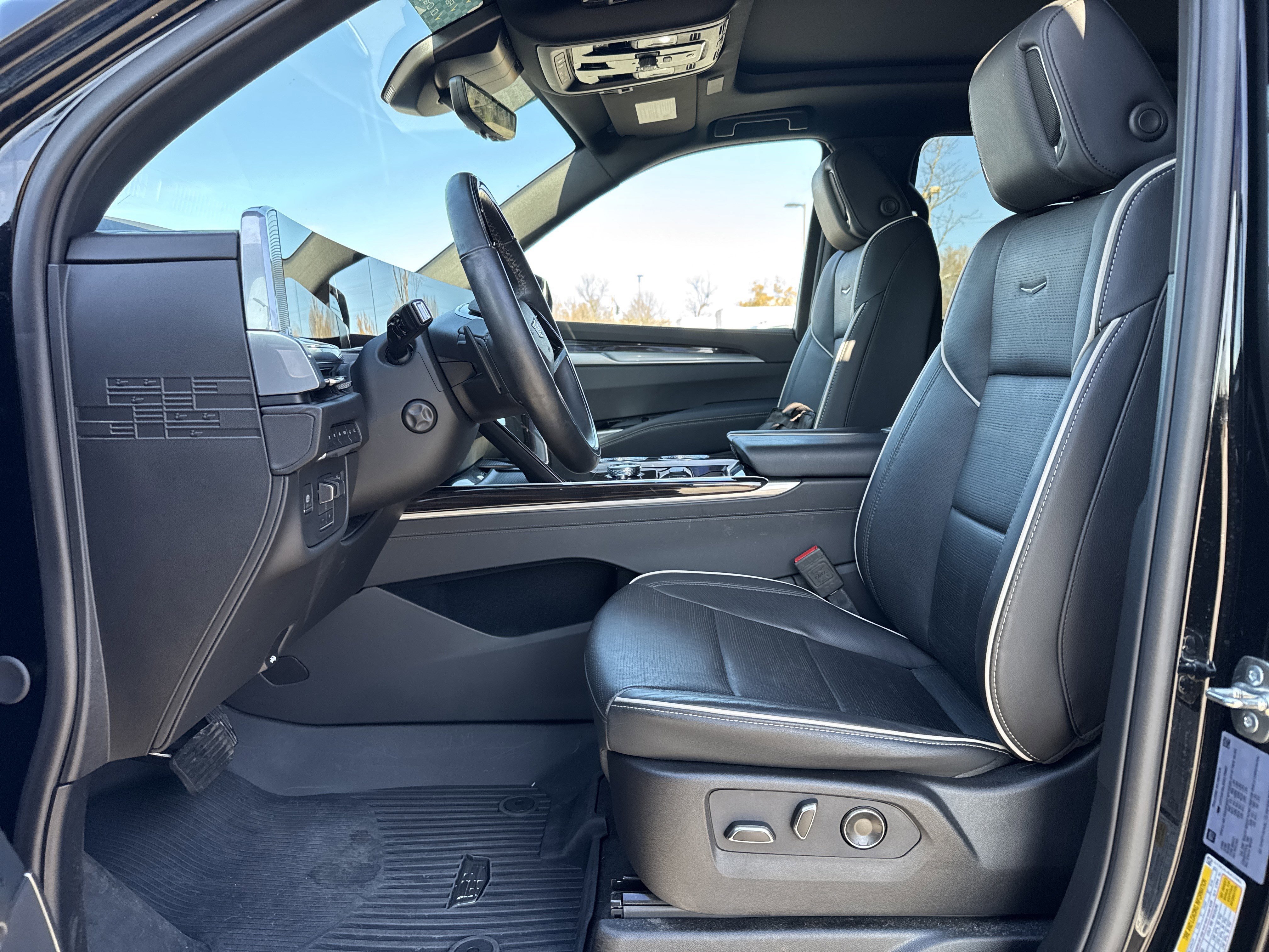 Used 2025 Cadillac Escalade Premium Luxury w/ Touring Package image 17