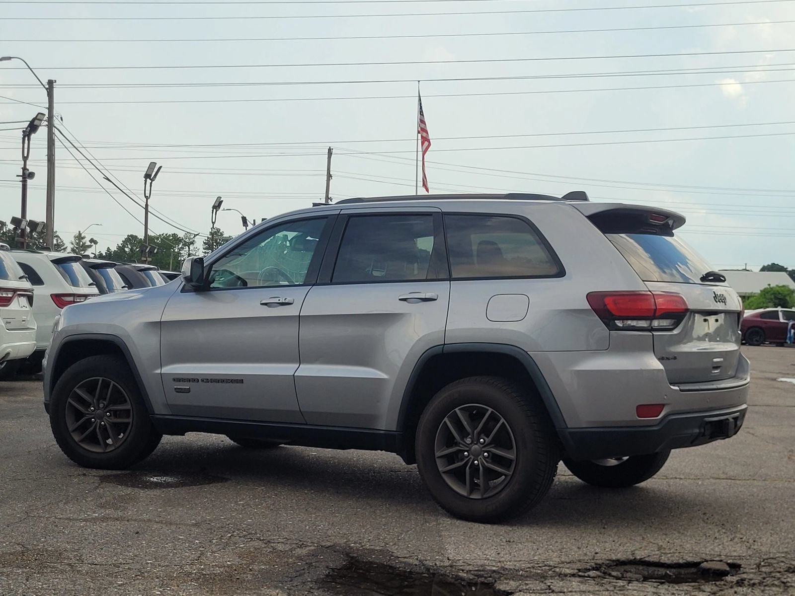 Used 2016 Jeep Grand Cherokee Laredo 75th Anniversary AWD/4WD image 7