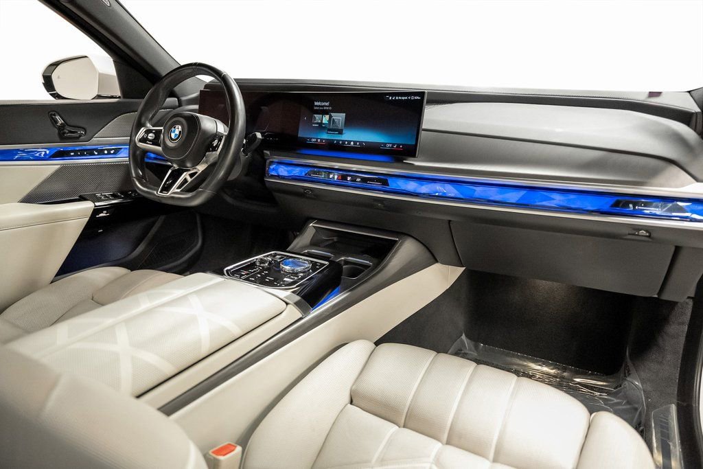 Used 2023 BMW 740i w/ Luxury Rear Seating Package image 2