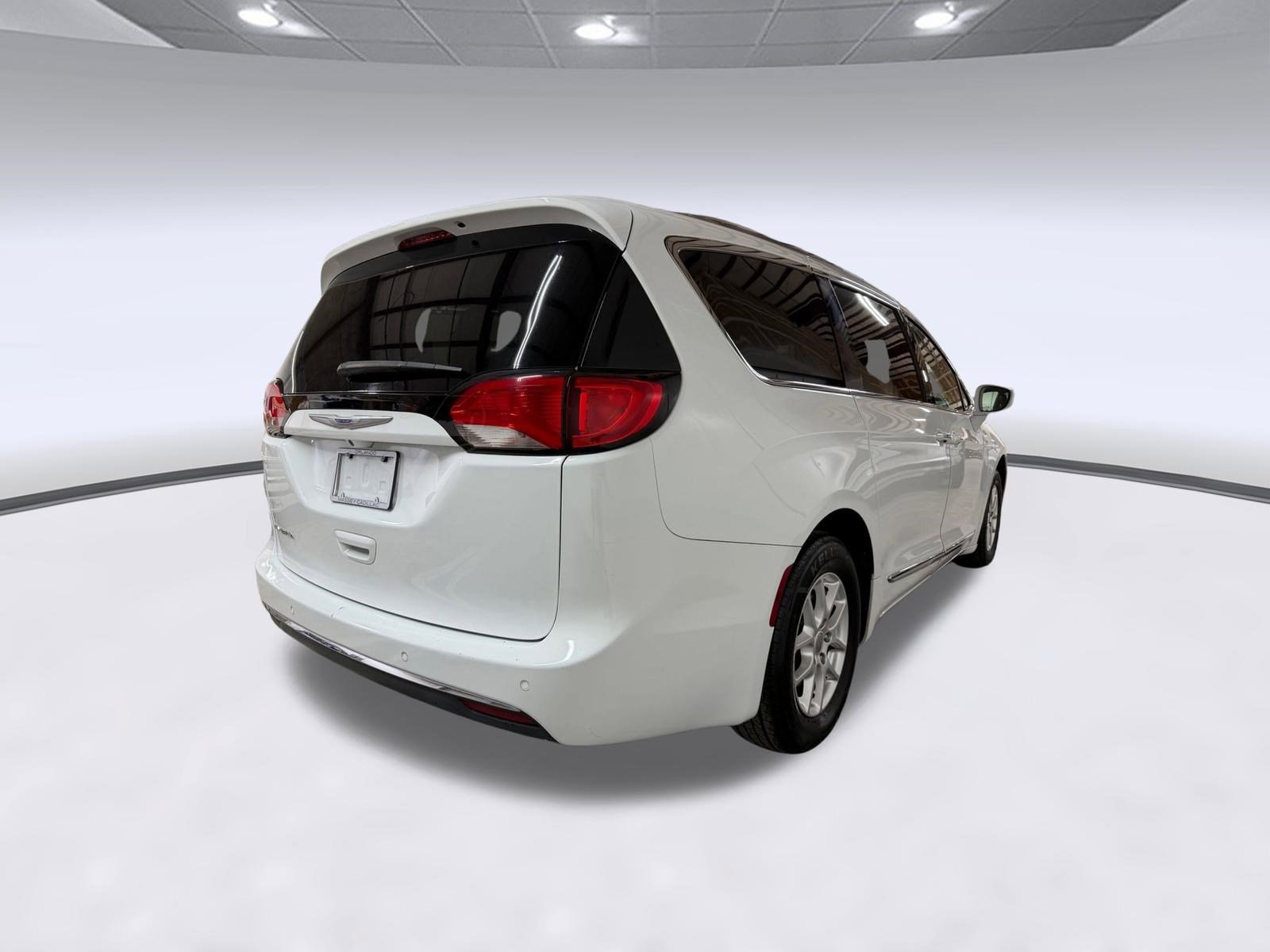 Used 2020 Chrysler Pacifica Touring-L FWD image 7