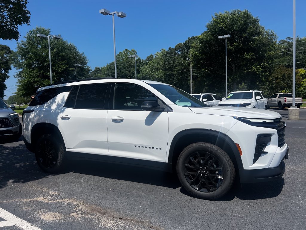 New 2026 Chevrolet Traverse LT w/ Midnight/Sport Edition FWD image 3