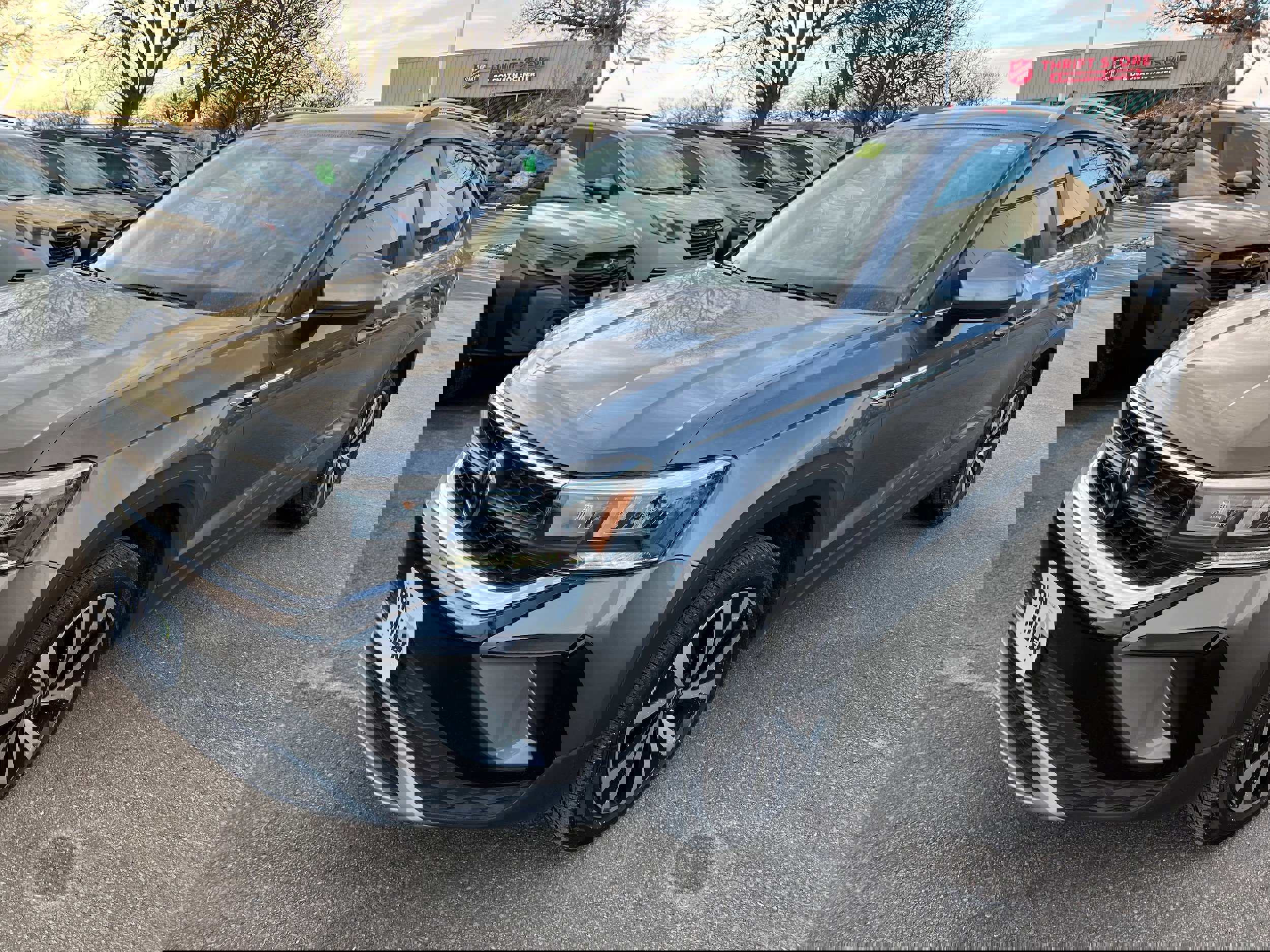 Used 2022 Volkswagen Taos SE image 3