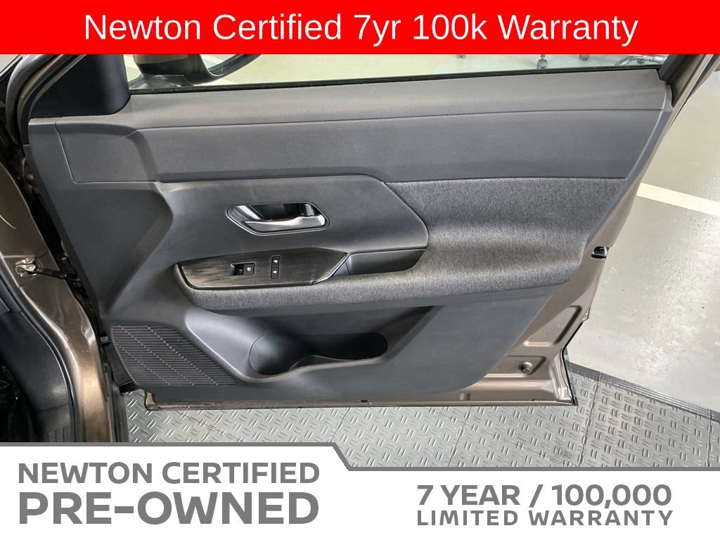 Used 2025 Nissan Kicks SV FWD image 37