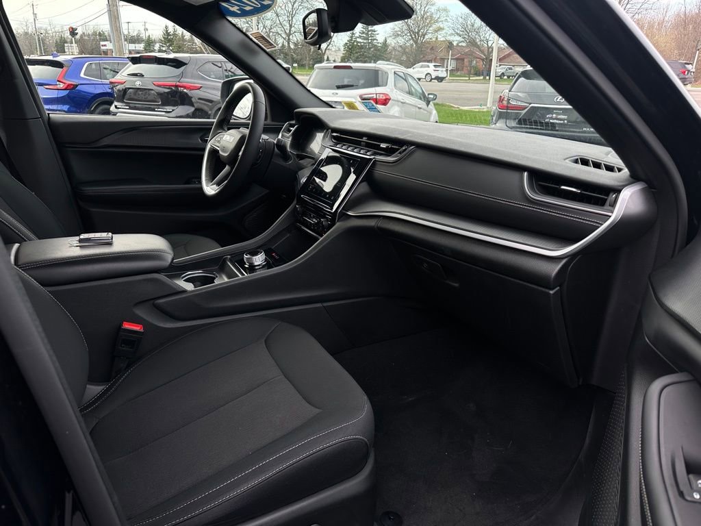 Used 2024 Jeep Grand Cherokee L Laredo AWD/4WD image 36