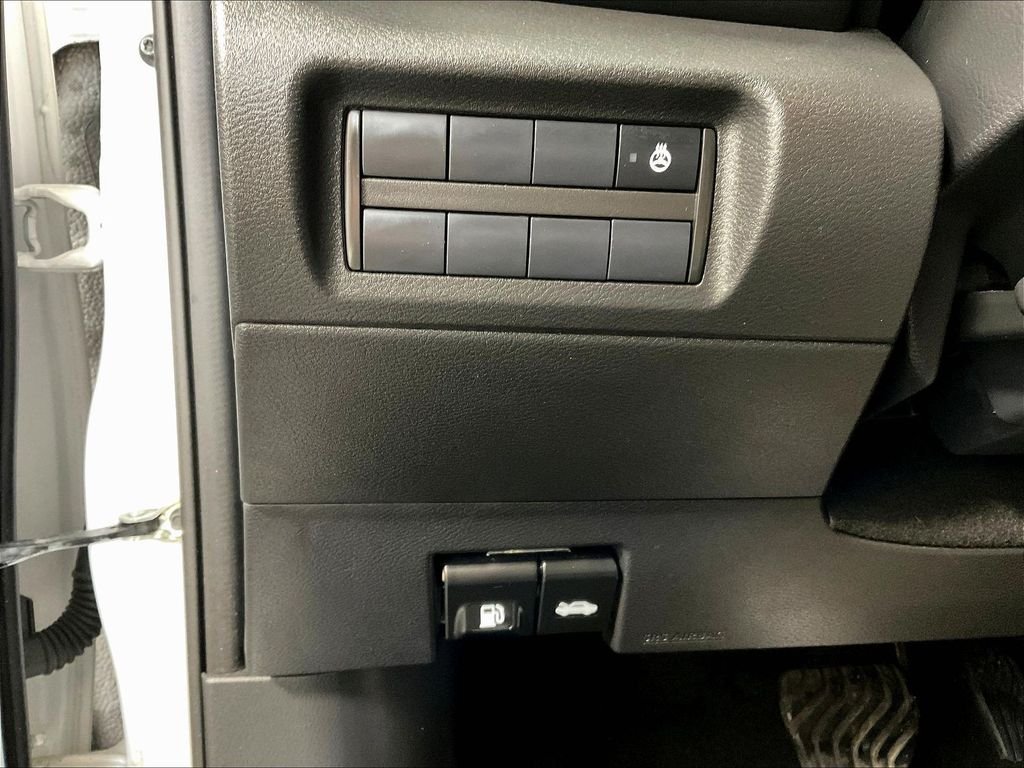 Used 2023 Nissan Kicks SR w/ SR Premium Package FWD image 25