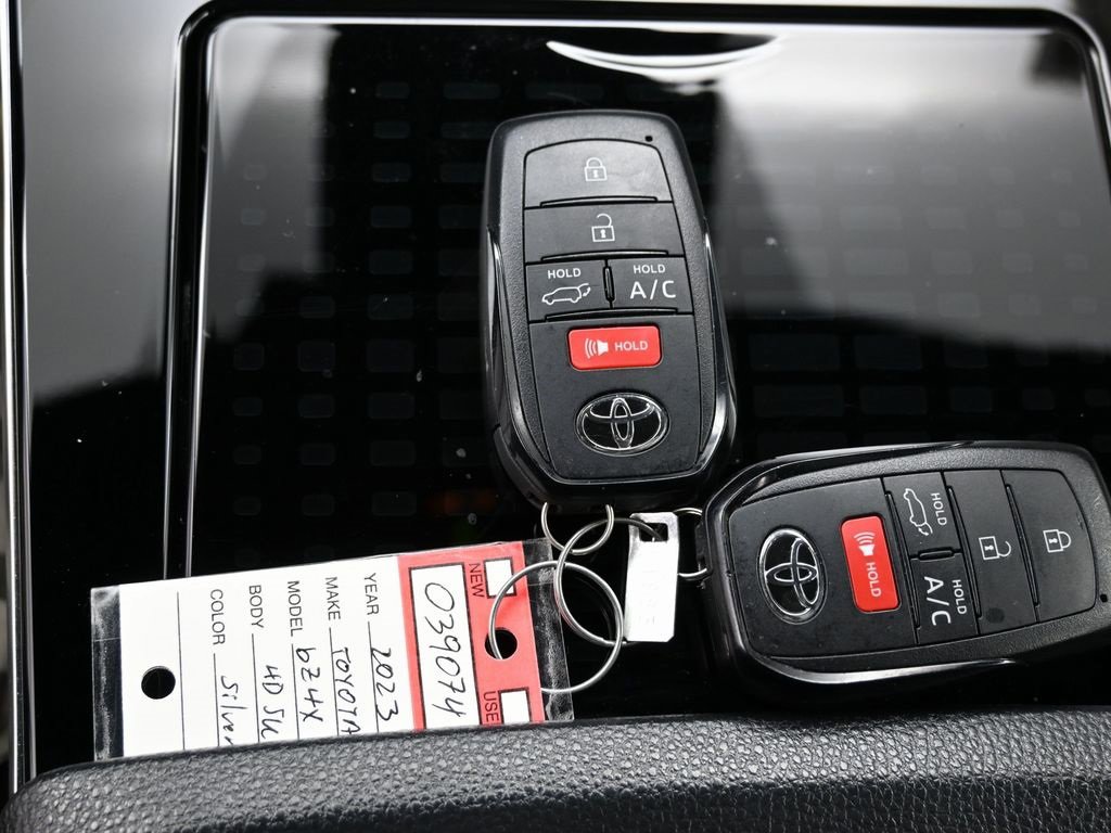 Used 2023 Toyota bZ4X Limited image 28