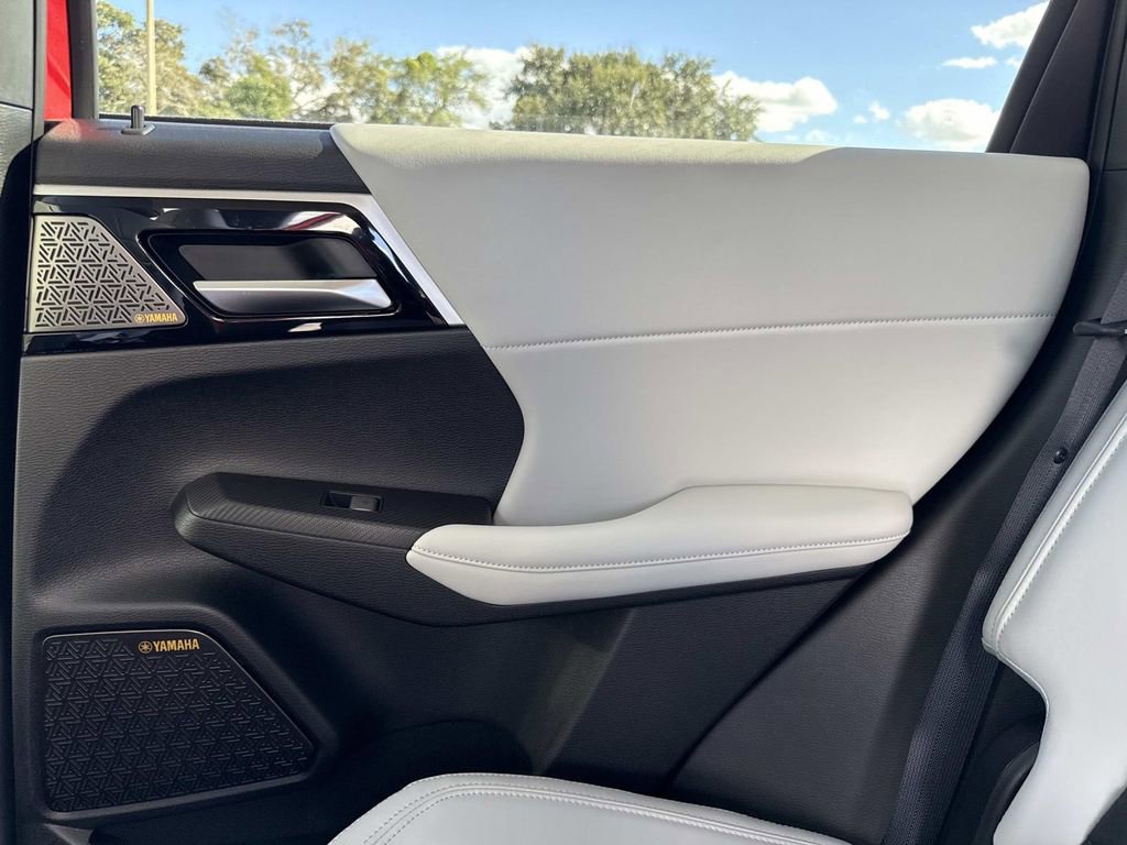 New 2025 Mitsubishi Outlander SE image 15