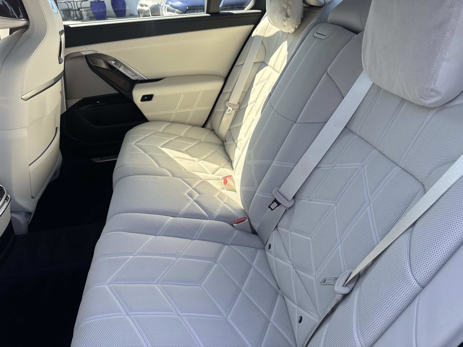 Used 2025 BMW i7 eDrive50 image 18