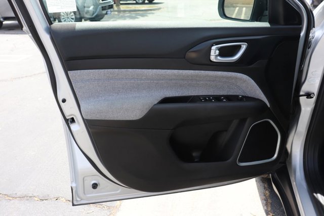 Used 2025 Jeep Compass Latitude image 10