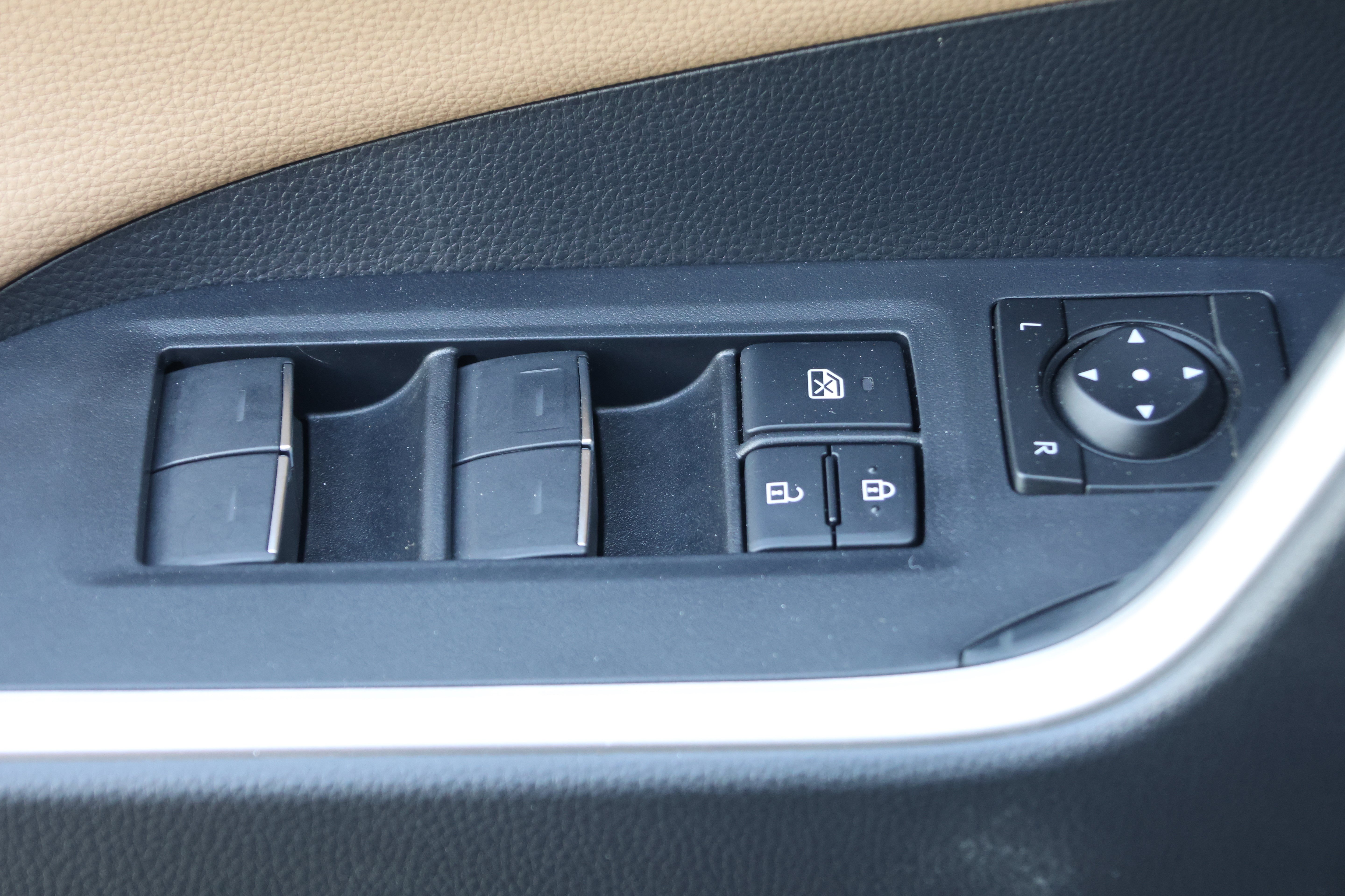 Used 2022 Toyota RAV4 Limited AWD/4WD image 14