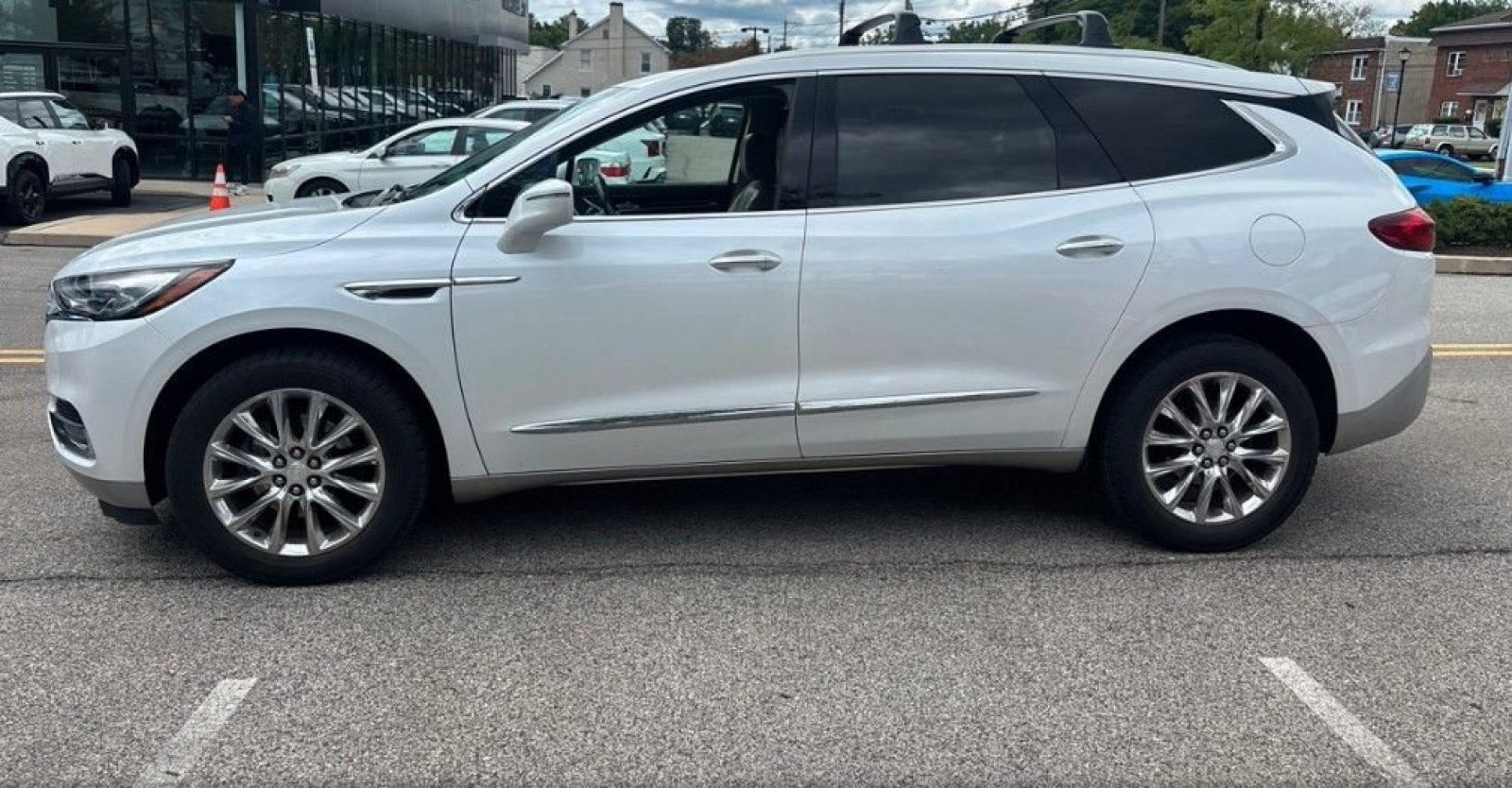 Used 2018 Buick Enclave Premium w/ Experience Buick Package AWD/4WD image 2