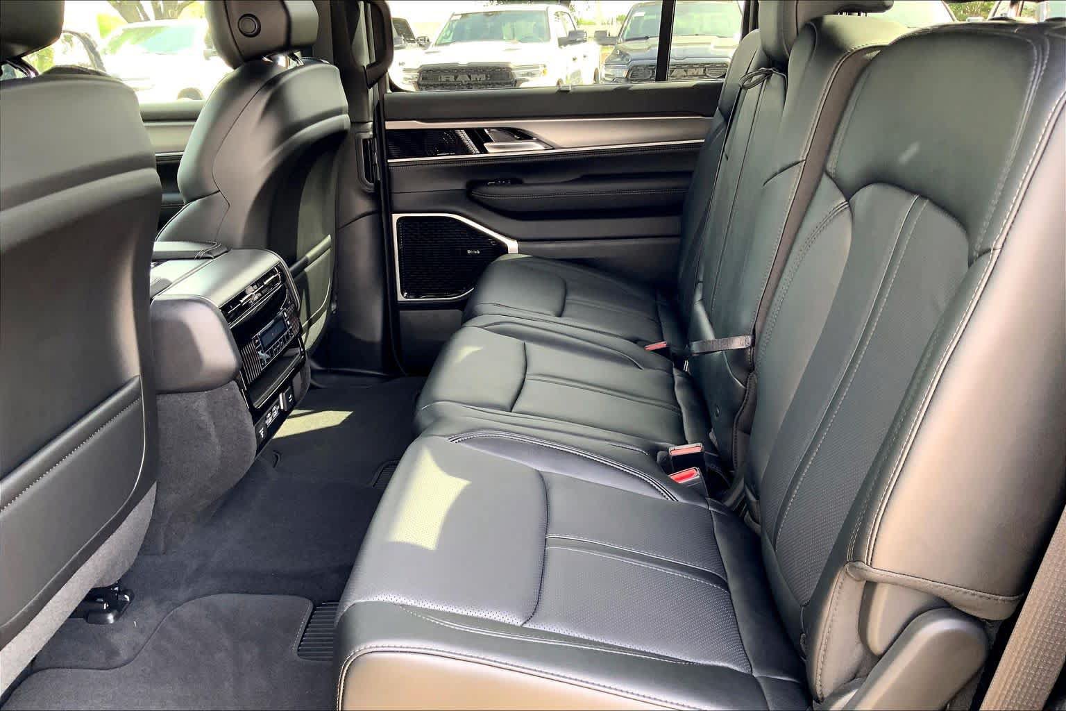 New 2026 Jeep Grand Wagoneer Limited AWD/4WD image 16